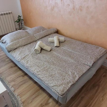 Apartman Centar Sremska Mitrovica Buitenkant foto