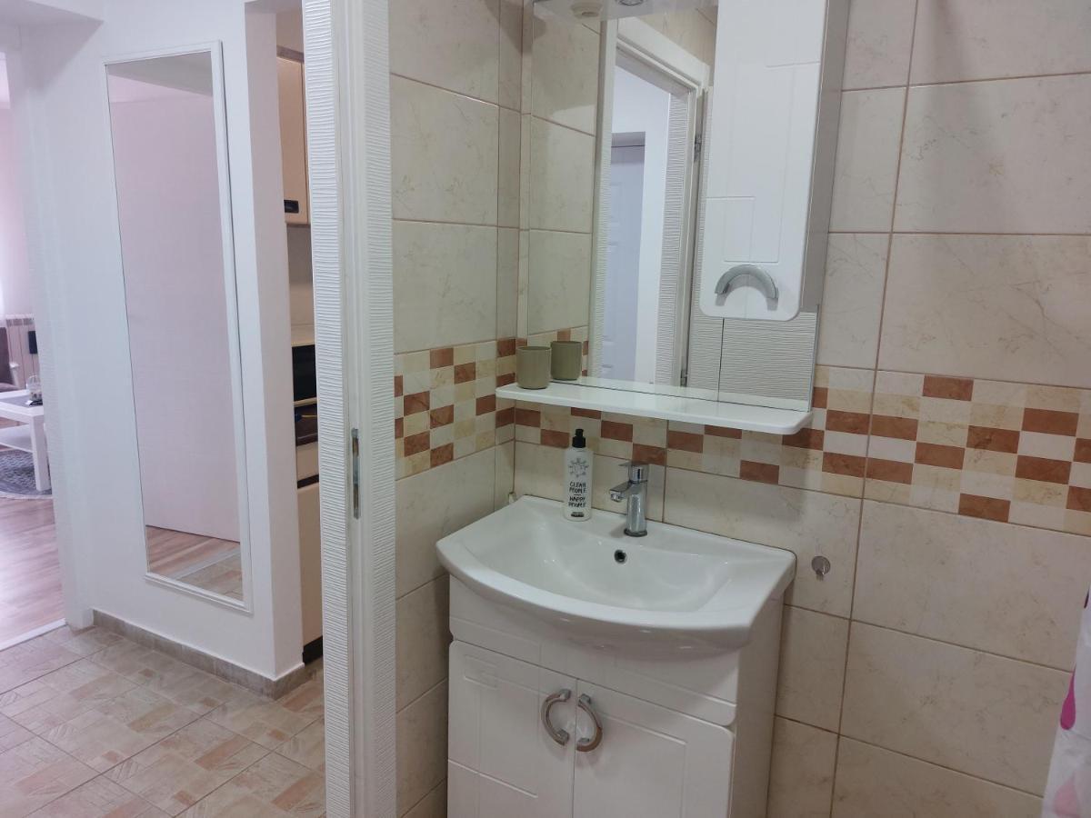 Apartman Centar Sremska Mitrovica Buitenkant foto