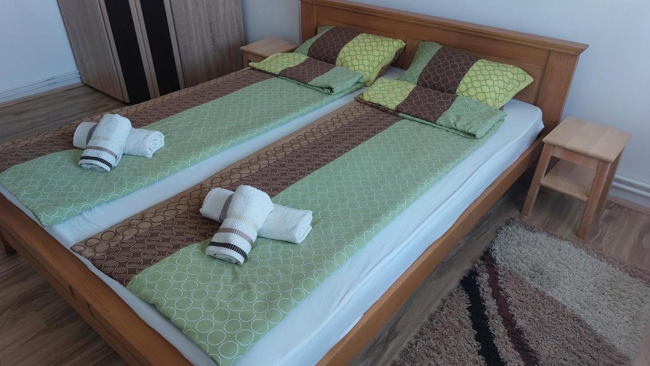 Apartman Centar Sremska Mitrovica Buitenkant foto