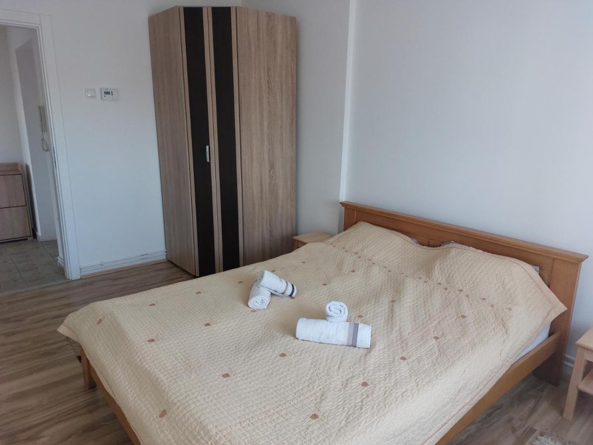 Apartman Centar Sremska Mitrovica Buitenkant foto