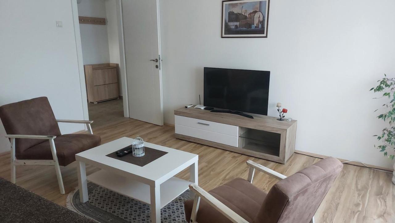 Apartman Centar Sremska Mitrovica Buitenkant foto